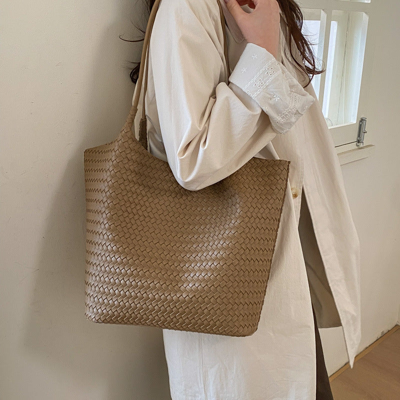 2026 spring new woven texture bag women's minimalist versatile underarm bag large capacity commuter tote shoulder bag