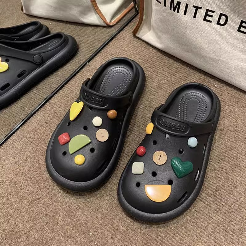 Summer clogs for women, high-end 2024 new style, cute beach sandals for outdoor wear, non-slip flat sandals