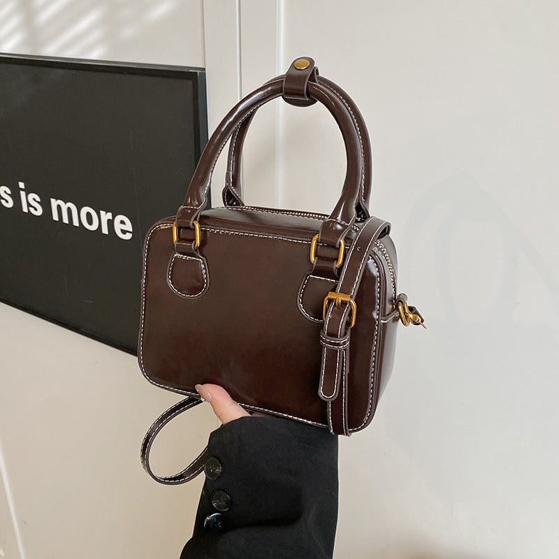Retro niche bag women's 2025 new autumn and winter foreign versatile messenger bag high-end fashion portable small square bag