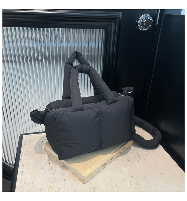 Cross-border new niche design large-capacity fashion handbag casual summer personality trendy shoulder messenger tote bag