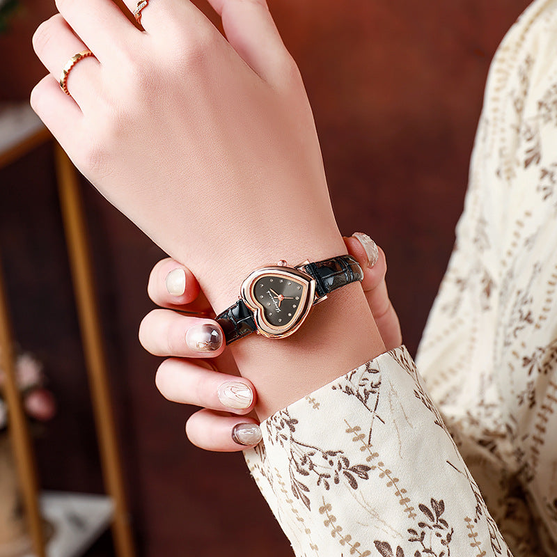 Women's fashionable minimalist vintage heart-shaped quartz watch - petite student watch, fashion watch