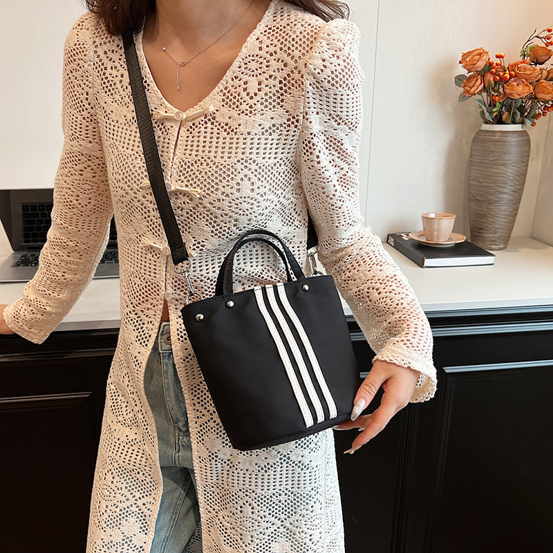 Casual simple and lightweight bag women's 2025 summer new Korean version fashion nylon bucket bag commuter shoulder bag