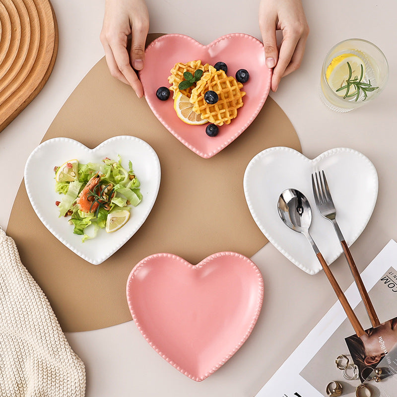 Creative heart-shaped ceramic dish - unique heart plate for snacks, jewelry, home use, cake, fruit, and heart-shaped desserts