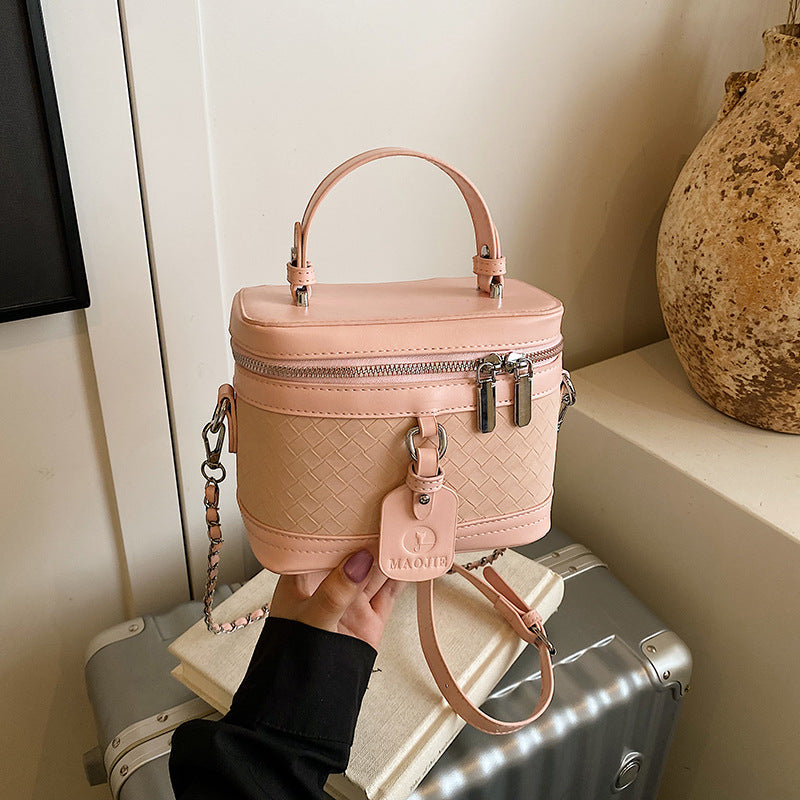 2025 new women's bag Internet celebrity weaving light luxury Internet celebrity box bag texture commuter shoulder bag fashion bag