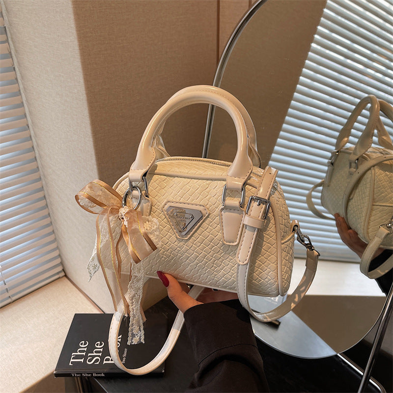 Retro small bag women 2025 new popular versatile messenger bag super fire portable bowling bag fashion shoulder bag