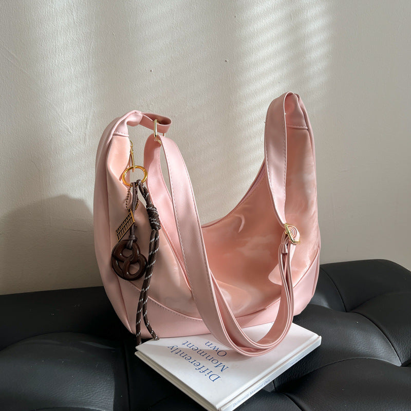 Casual commuter dumpling bag women 2025 new fashion simple large capacity messenger bag bear pendant shoulder bag