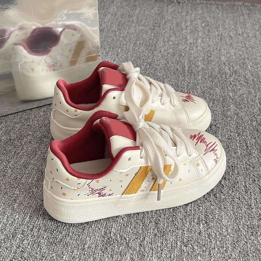 Trendy chinese chic niche versatile graffiti print skate shoes 2026 new ins spring/summer casual white sneakers student campus style