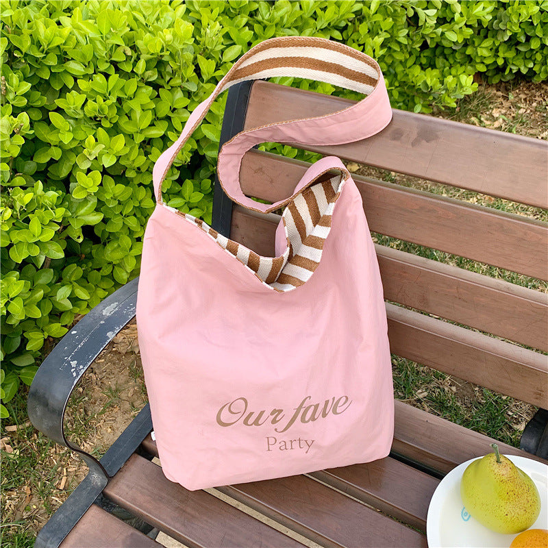 Casual large-capacity striped canvas bag women's 2025 new commuter shoulder bag lightweight versatile tote bucket bag