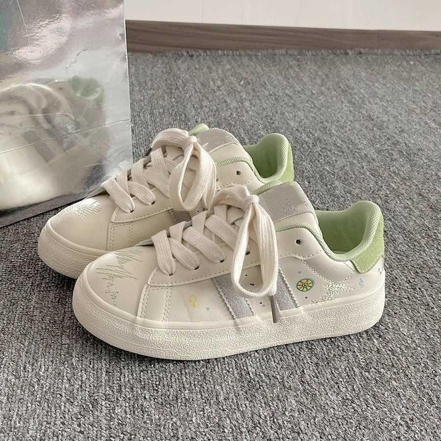 Trendy chinese chic niche versatile graffiti print skate shoes 2026 new ins spring/summer casual white sneakers student campus style