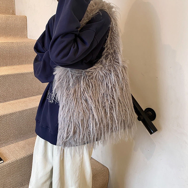 Cross-border European and American fashion plush portable bucket bag women's bag 2025 new winter niche beaded shoulder messenger bag