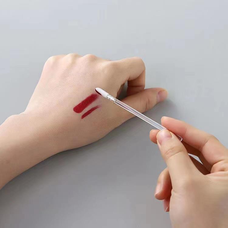 Disposable lip brush stick Portable silicone lipstick brush Special smudge concealer lipstick lip mud lip glaze brush for female makeup artists