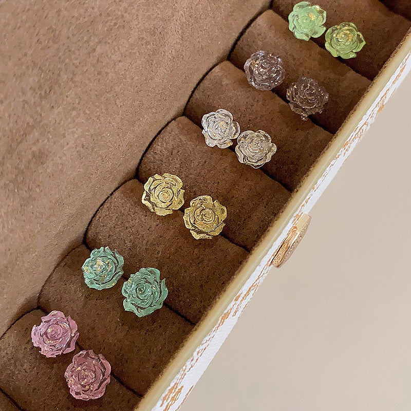 Simple, small, and subtly luxurious floral stud earrings – perfect for everyday wear, exquisitely versatile, and incredibly chic. wholesale options available for these ethereal, fresh, sweet, and elegant earrings