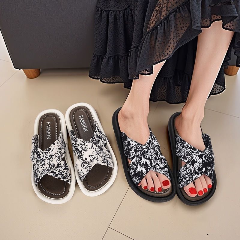 Thick sole slippers for women outwear 2025 summernew arrival cross one-line slippers with a sense of shit-stepping soft bottomfashion sandals