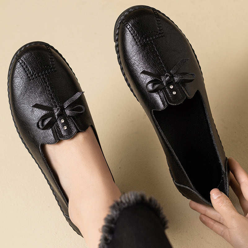 Comfortable leather shoes for middle-aged and elderly women - soft sole, flat, wear-resistant, waterproof, spring/autumn style - grandma shoes