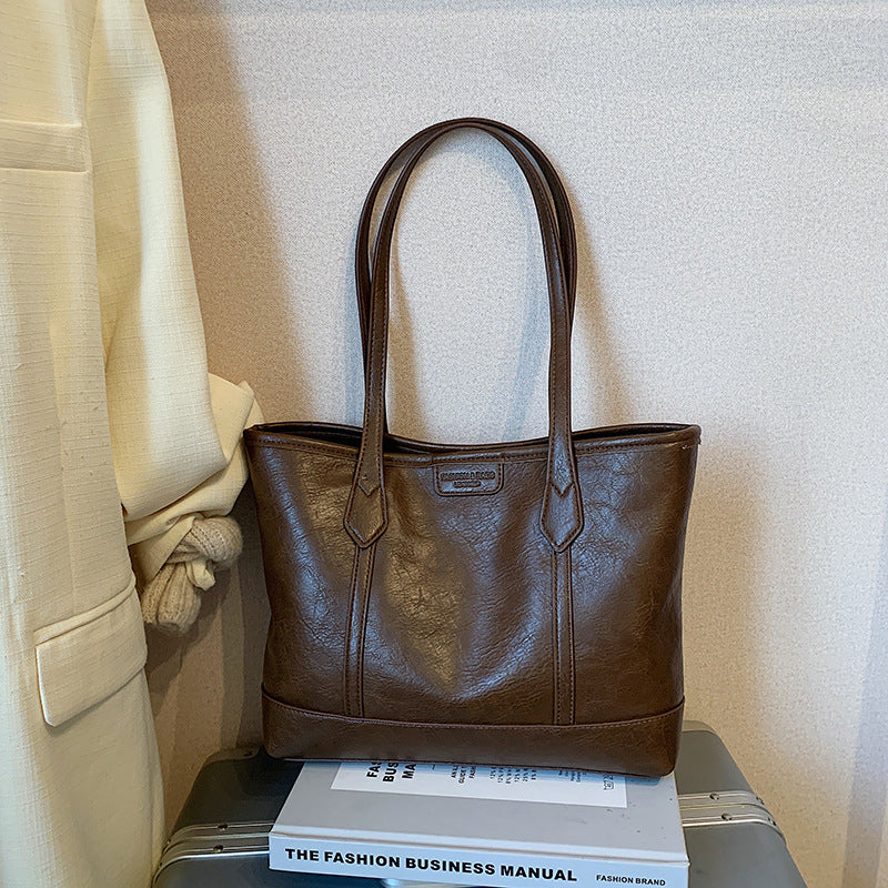 Retro large-capacity bag women's 2025 winter new shoulder bag fashionable foreign style fashionable commuter tote bag