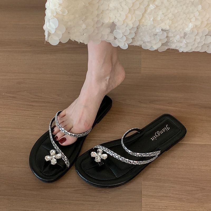Popular ins outing small cool slippers fairy 2024new arrivalsummer beach rhinestone toe clip toe slippers outwear