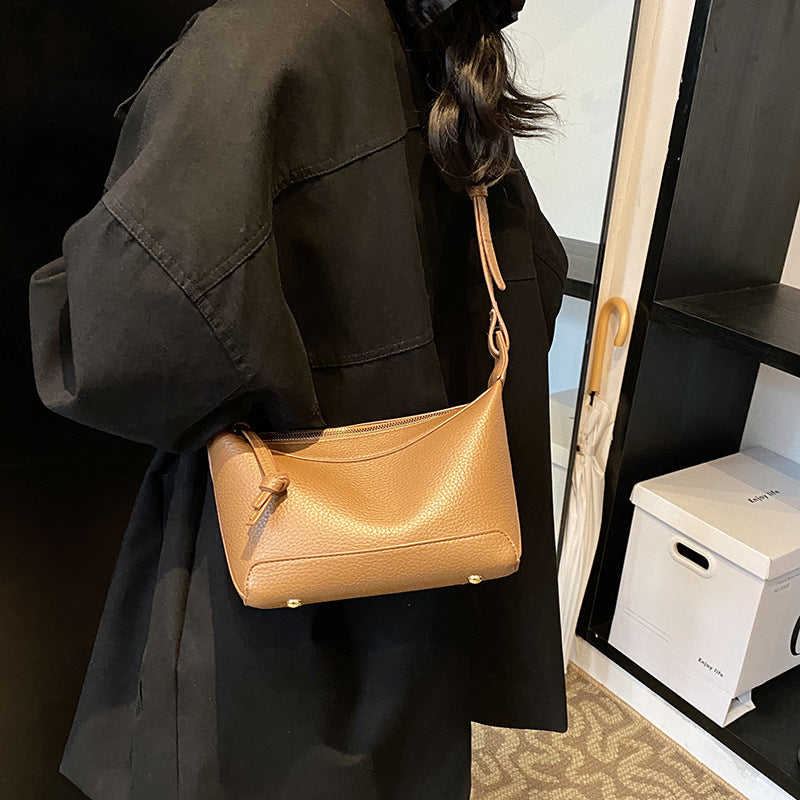 Fashion underarm dumpling bag women's Korean version autumn and winter new simple casual shoulder bag 2025 niche high-end women's bag