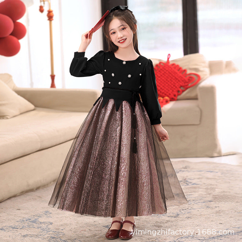 Ready-to-ship, hot-selling girls' formal dresses in festive red. new for , these long, elegant dresses are perfect for the new year and the fall/winter season. stylish and fashionable skirts