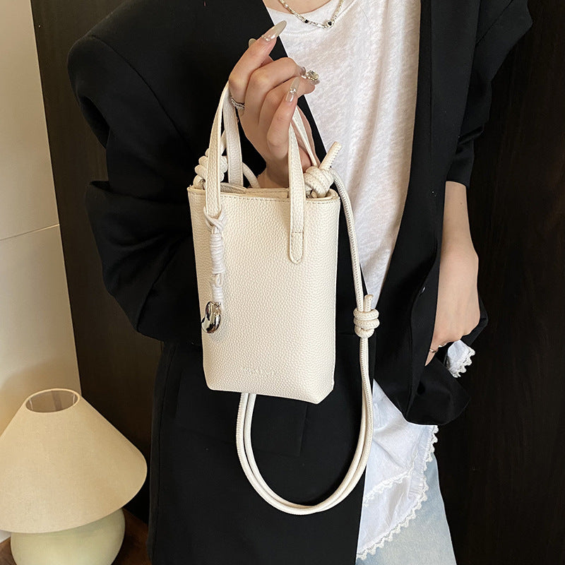 Casual simple niche portable bucket bag women's 2025 new fashion shoulder bag commuter messenger mobile phone bag