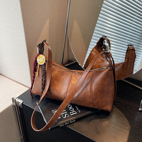 This autumn's new soft leather large-capacity casual versatile shoulder messenger bag fashionable senior commuter dumpling bag