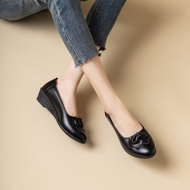Autumn shoes in stock, low-top pure color round toe daily loafers, live broadcast, mother's shoes, cross-border foreign trade soft leather shoes