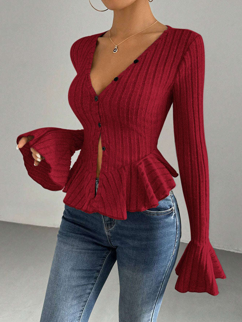 women's fashion: european and american elegant style t-shirt,  spring/summer new arrival, v-neck ruffle trim, slim-fit, chic fleece top