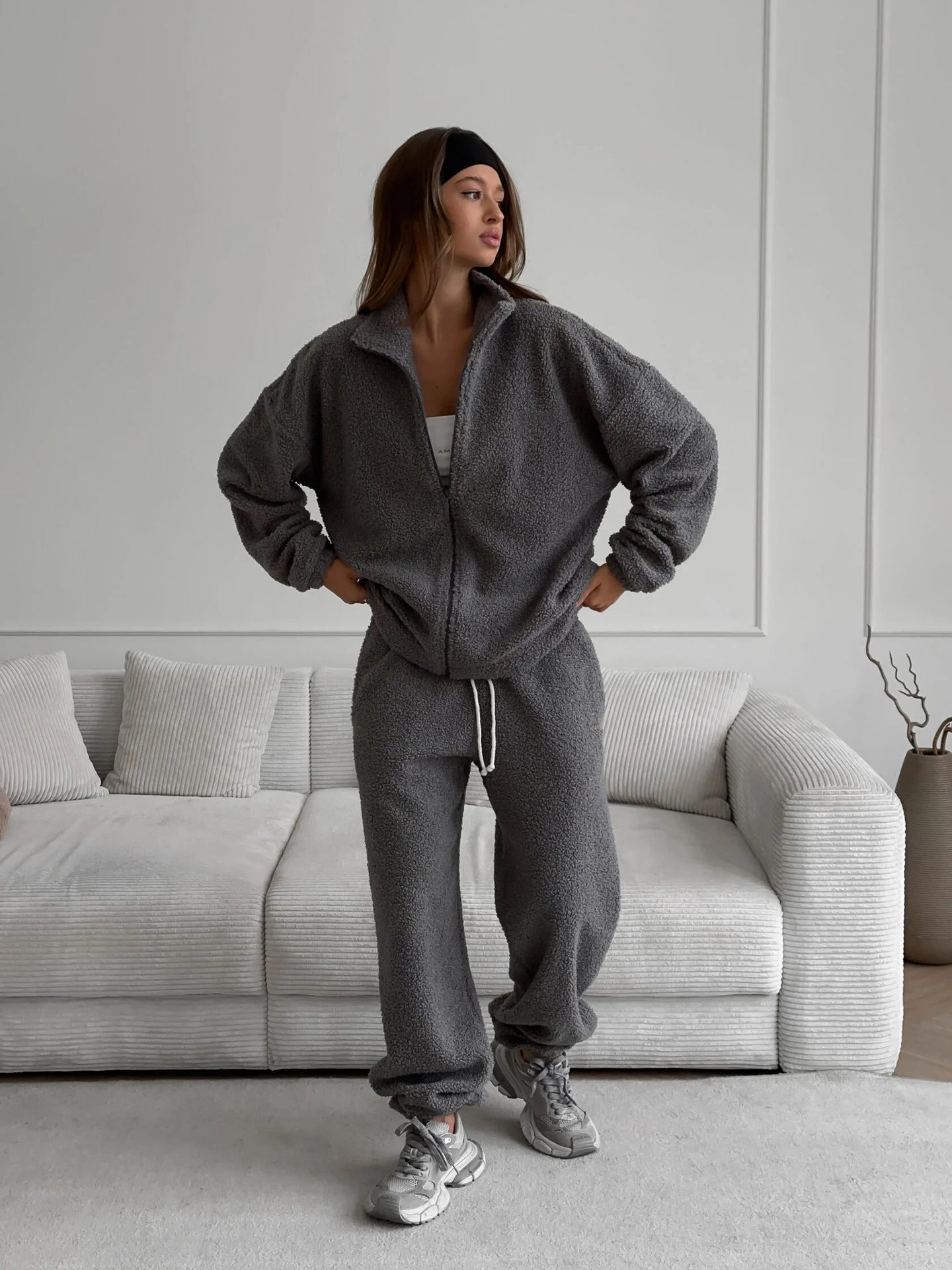 Cross-border sweater cardigan set women's Europe, America 2025 autumn and winter new sports and leisure fleece cardigan sweater set