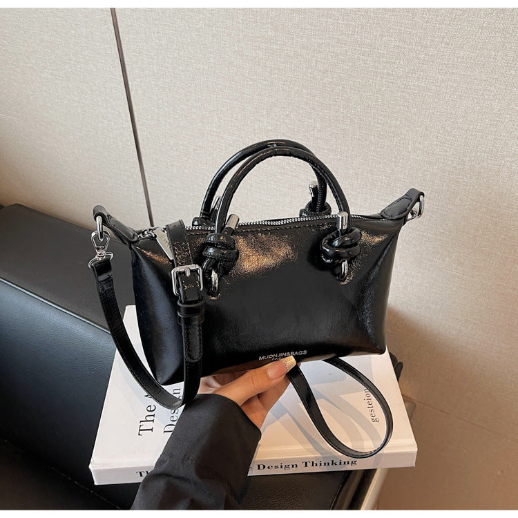 Cross-border small bag women's summer 2025 new simple and versatile messenger bag Korean version casual portable commuter pillow bag