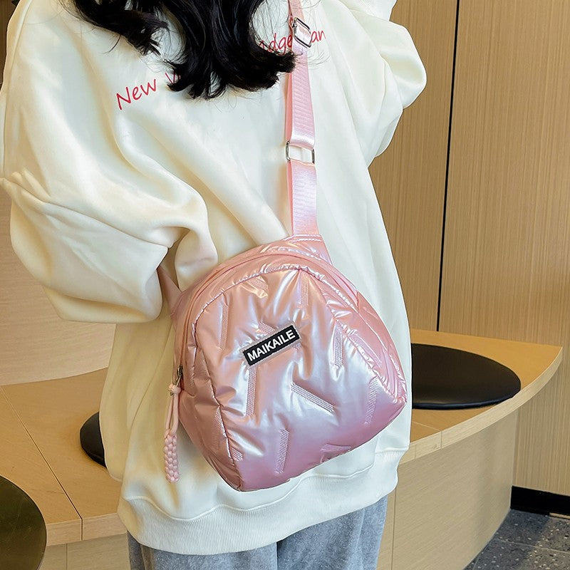 High-end niche messenger bag women's 2024 winter new Korean version fashion travel soft messenger bag