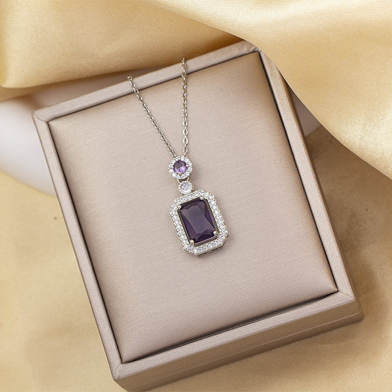 Necklace for women, simple and fashionable, electroplated titanium steel pendant, niche design, accessible luxury, high-end, accessible luxury style, golden clavicle chain