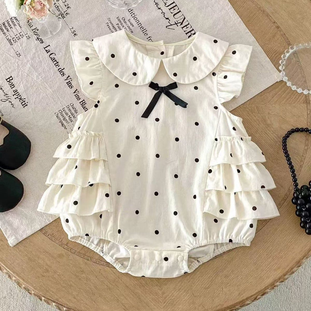 Summer baby girl's flutter-sleeve triangle romper, a super stylish and trendy outfit for a baby girl's 100-day celebration, princess-style korean fashion