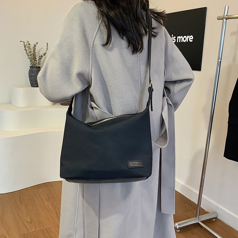 Simple tote bag Student class shoulder bag Large capacity messenger bag Fashion leisure commuter bag Foreign style women's bag