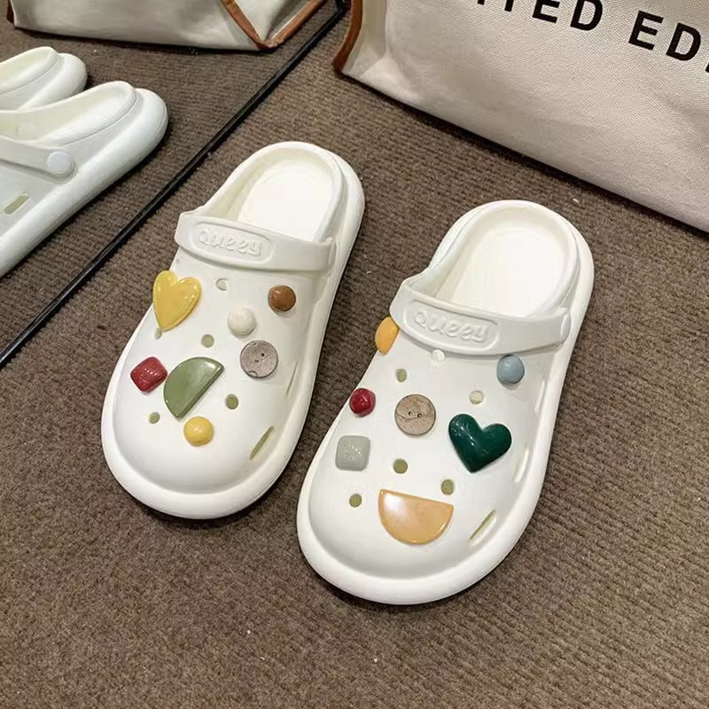 Summer clogs for women, high-end 2024 new style, cute beach sandals for outdoor wear, non-slip flat sandals