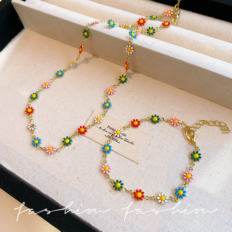 Dopamine-colored daisy necklace for women - trendy, unique design, choker style, versatile and chic