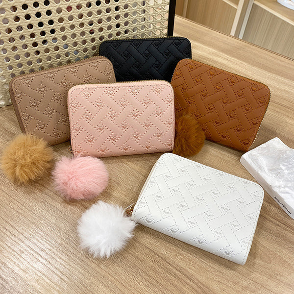 Wallet women's bag 2022 summer new short, fresh and sweet hand bag, hairball love wallet, one piece will be sent on behalf of you.