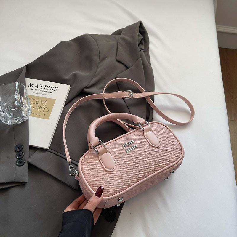 Cross-border versatile simple messenger bag women's summer 2025 new fashion Korean version of high-end portable commuter bag women