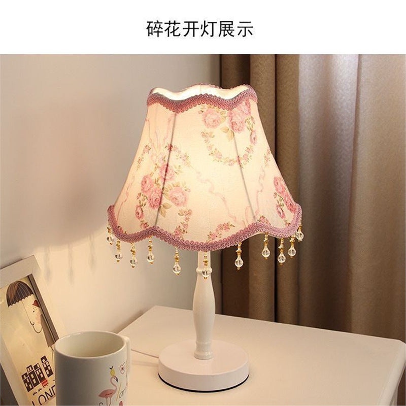 European-style bedroom decor: cozy retro table lamp for wedding rooms - creative, modern, unique, romantic night light with adjustable brightness for nursing