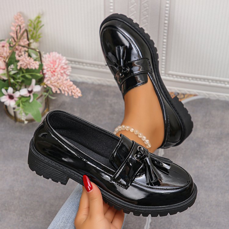 Wholesale women's plus size spring/autumn new british style chunky sole leather loafers with tassel detail - slip-on flats