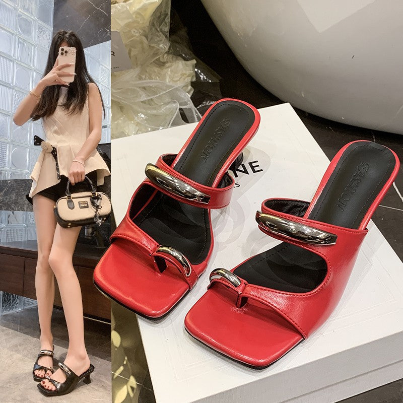 French low-heel slippers for women, 2026 new summer collection: open-toe sandals, square-toe flip-flops, and thong sandals