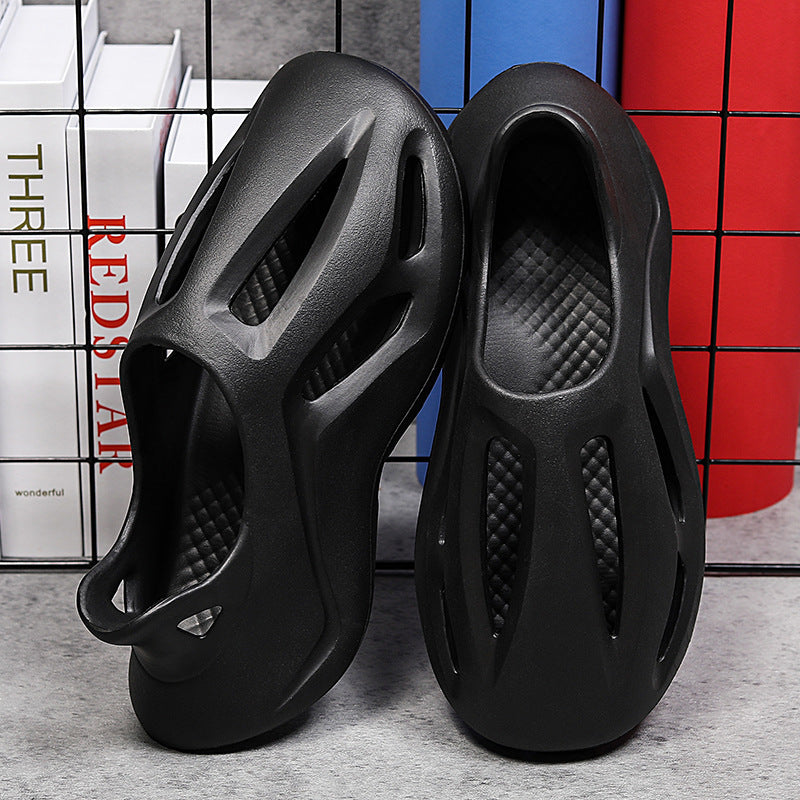 Foreign trade men's hole shoes summer 2024 new stepping on shit couple beach shoes Internet celebrity soft-soled bag head sandals