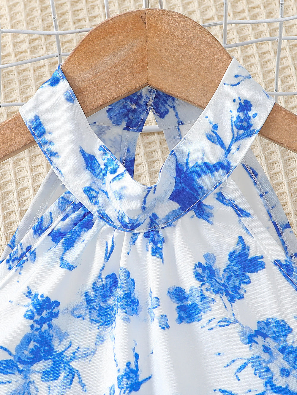 Summer kids' sleeveless halter top and floral print blue suit shorts two-piece set for girls (export)