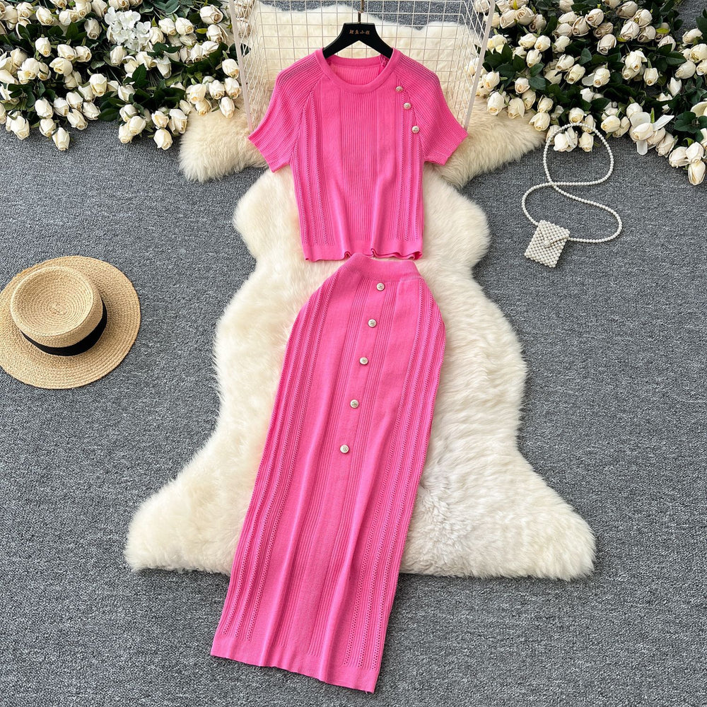 Classy outfit for women, small fragrant style, metal buckle, round neck, short-sleeved knittingtops, tight-fitting hip-covering skirt, two-piece set
