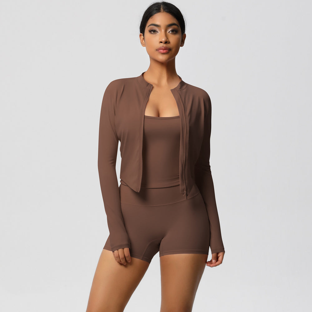 High-waisted, form-fitting, brushed yoga set. european and american style, "naked feel" quick-dry fitness outfit. three-piece set for outdoor leisure, running, and sports