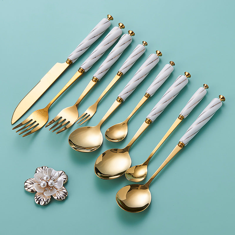 Customized western dinnerware set: thickened steak knife, fork, and spoon set with custom designs. wholesale stainless steel cutlery for hotels