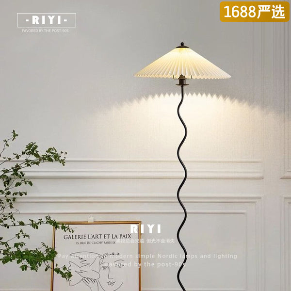 [Strict selection] ins wind Internet celebrity pleated floor lamp modern simple bedside sofa edge curve art atmosphere lamp