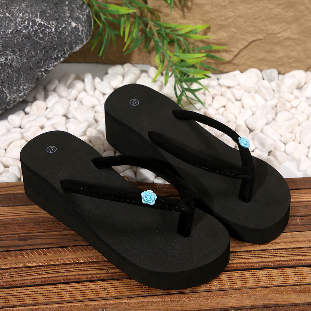 Women's summer flip-flops with medium heel, velvet upper, thin straps, handmade small rose flower detail, suitable for daily wear, non-slip, plus size beach sandals