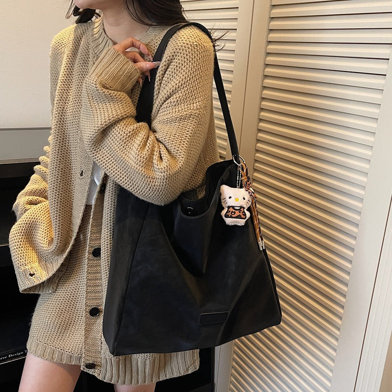 Large capacity retro handbag for women, trendy 2025 new arrival, minimalist versatile soft shoulder bag, high-end commuter tote bag