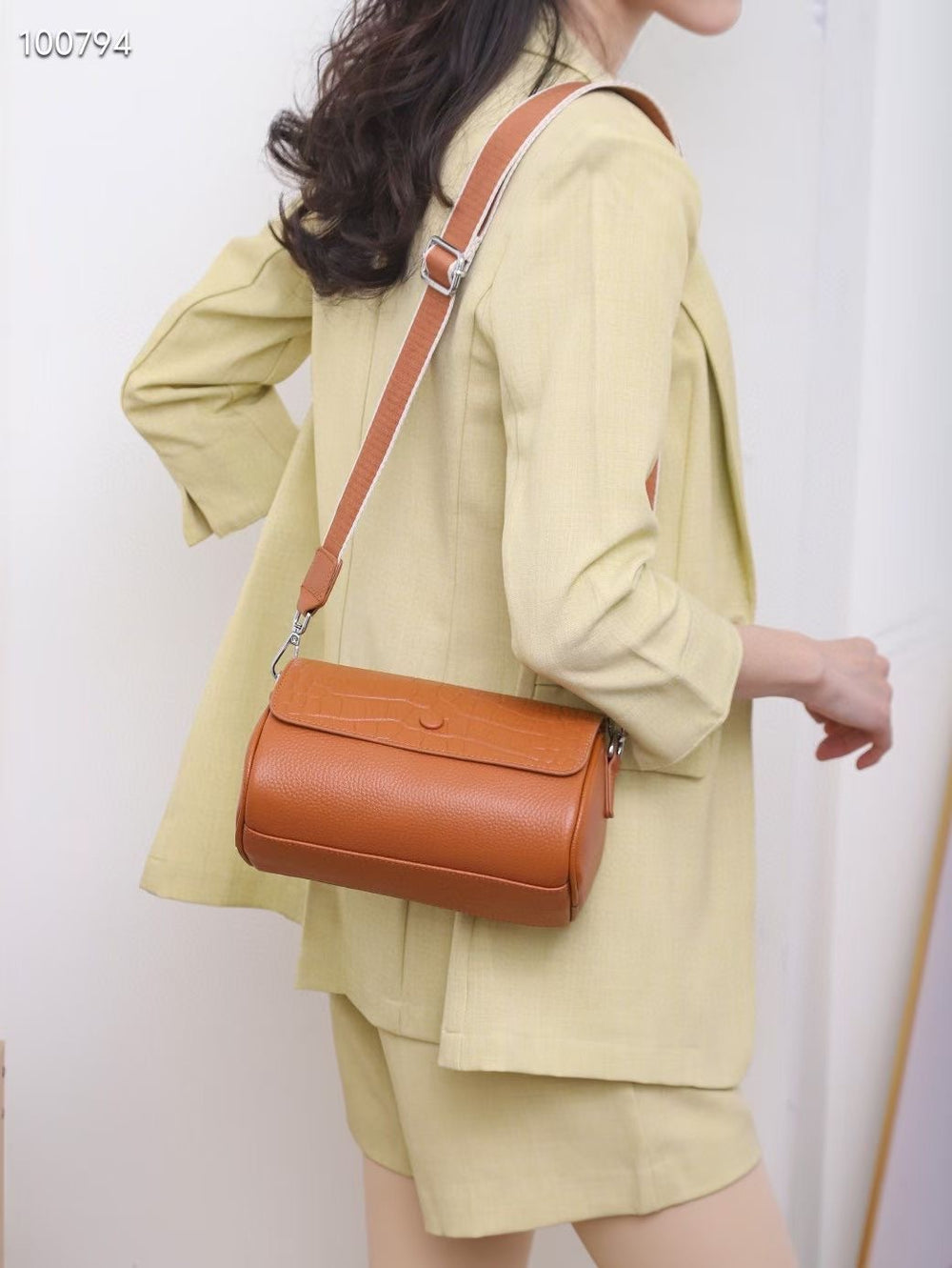 Women's bags autumn/winter 2024 new arrivals: genuine leather crossbody bags, wholesale small bags, fashionable and versatile niche shoulder bags, trendy styles