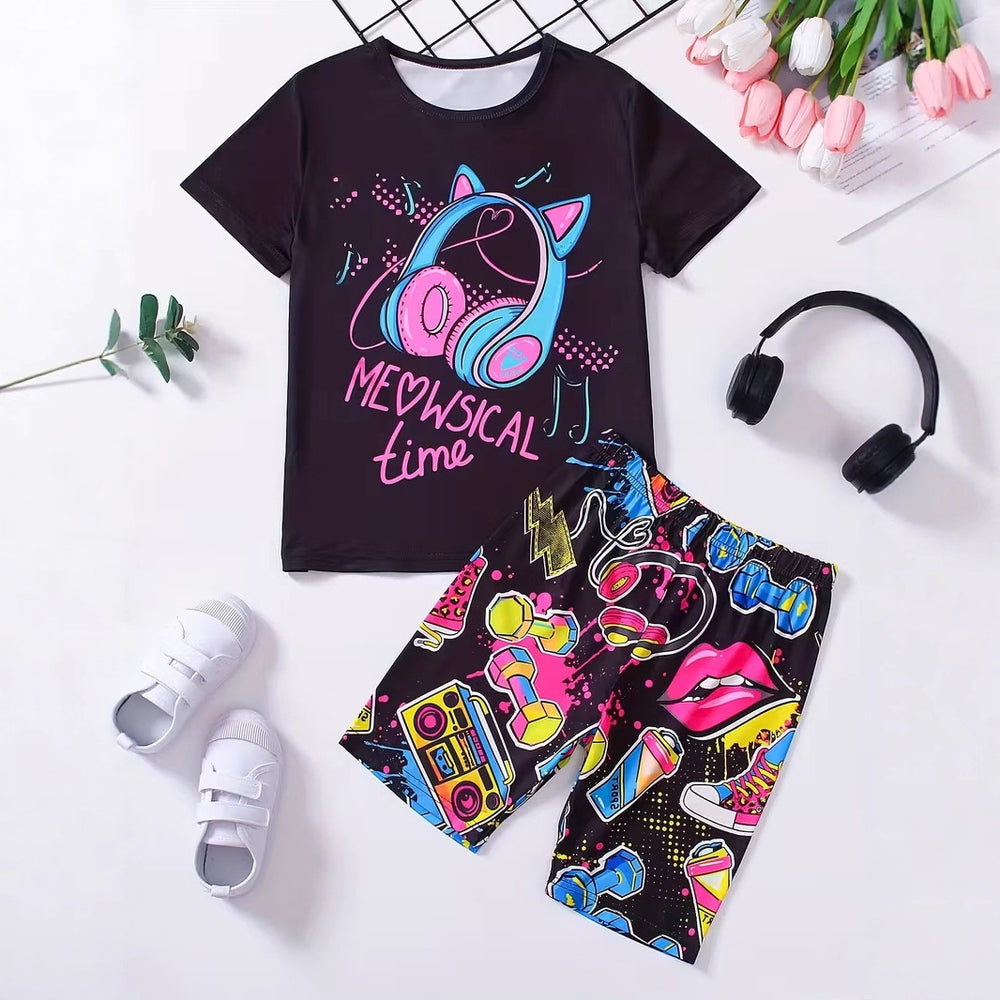 Girls' t-shirt and shorts set, featuring a trendy headphone graphic and letter print in a vibrant, european-inspired hip-hop style