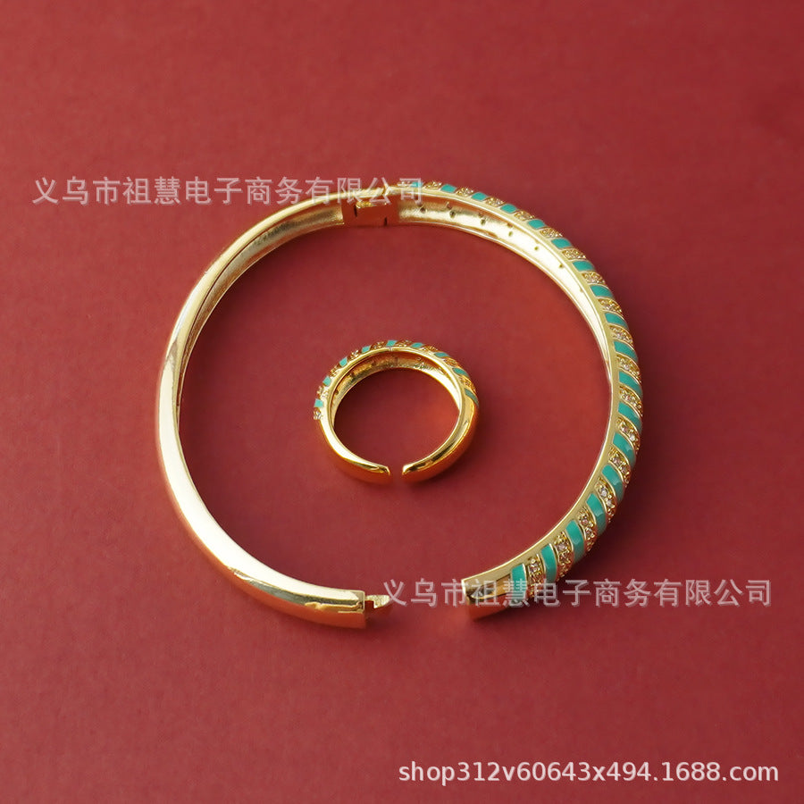 Women's elegant enamel copper bangle: a uniquely designed, vintage-inspired piece with ethnic flair. a fashionable accessory with a touch of regal elegance